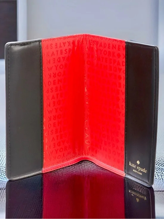 Kate Spade Carlisle Street Imogene Polka Dot Patent Leather Passport Holder - Picture 3 of 5